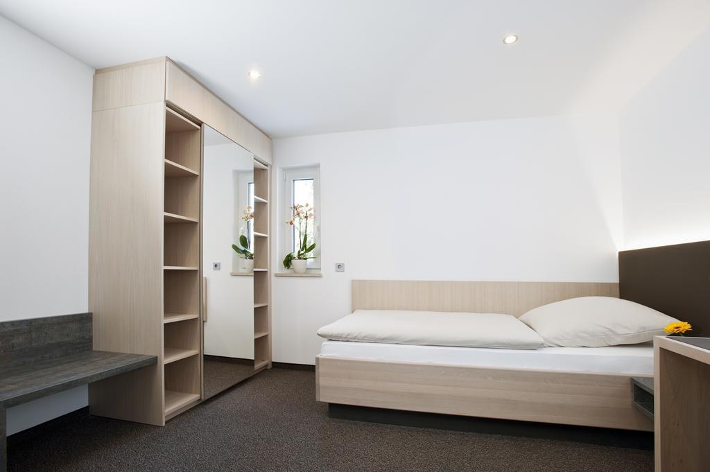 Hotel Kaeferstein Garni Nuremberg Bagian luar foto