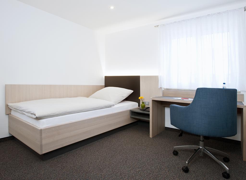 Hotel Kaeferstein Garni Nuremberg Bagian luar foto